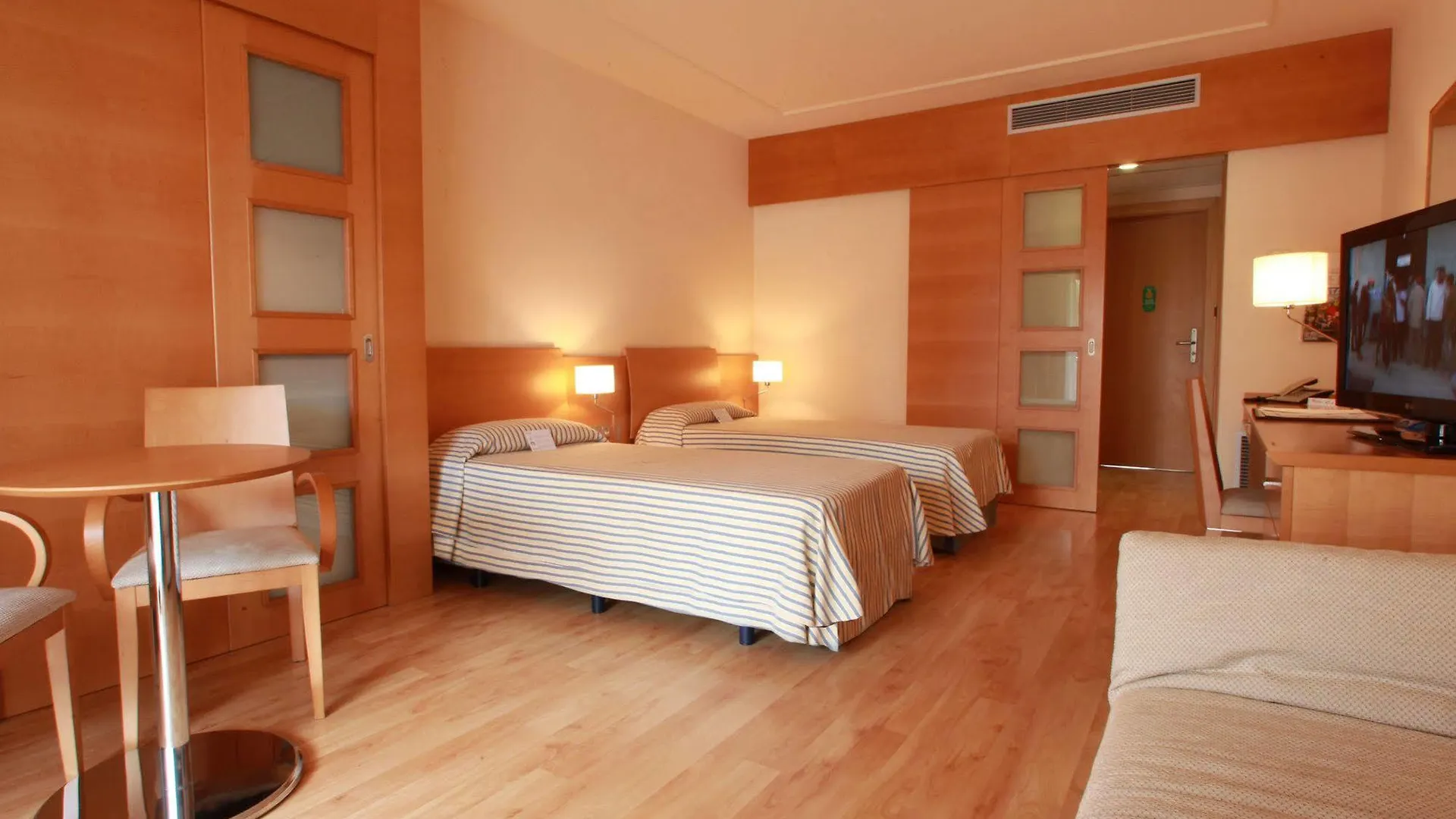 Hotel Clipper - El Delfín Verde Torroella de Montgrí