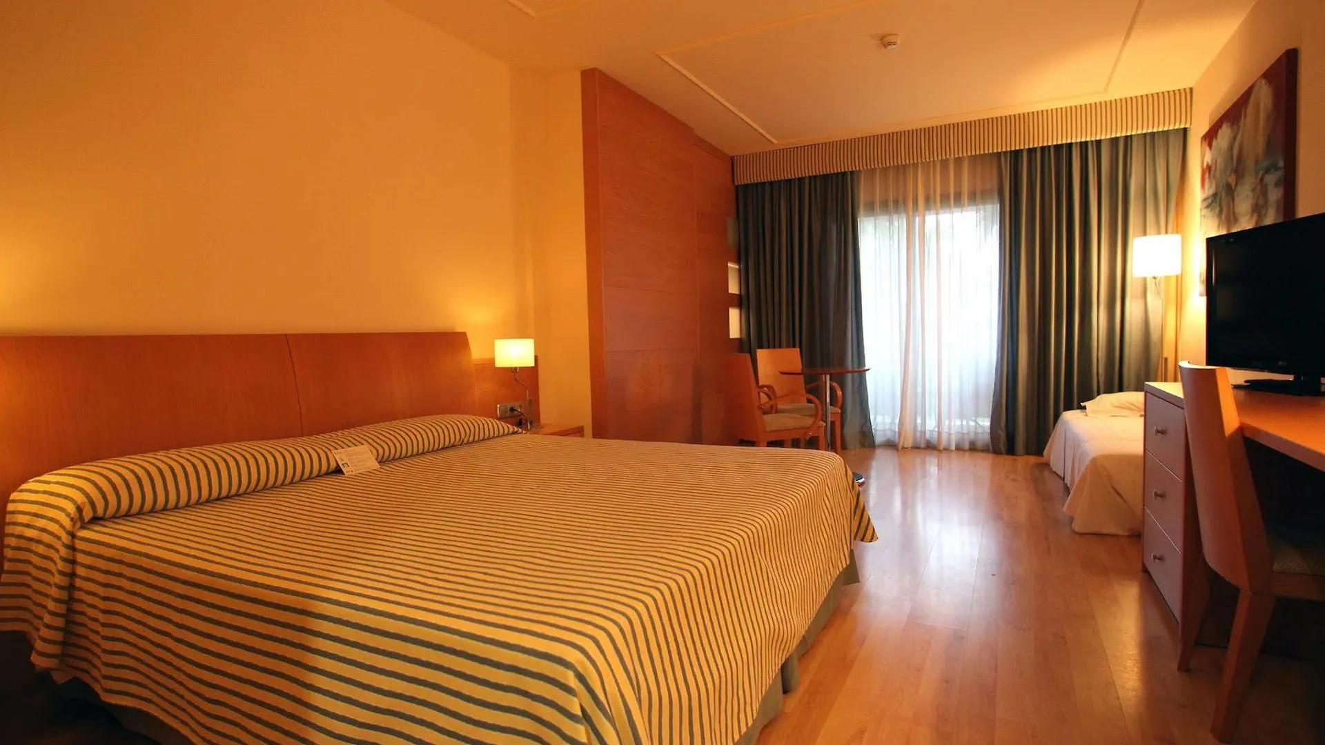 Hotel Clipper - El Delfín Verde Torroella de Montgrí España